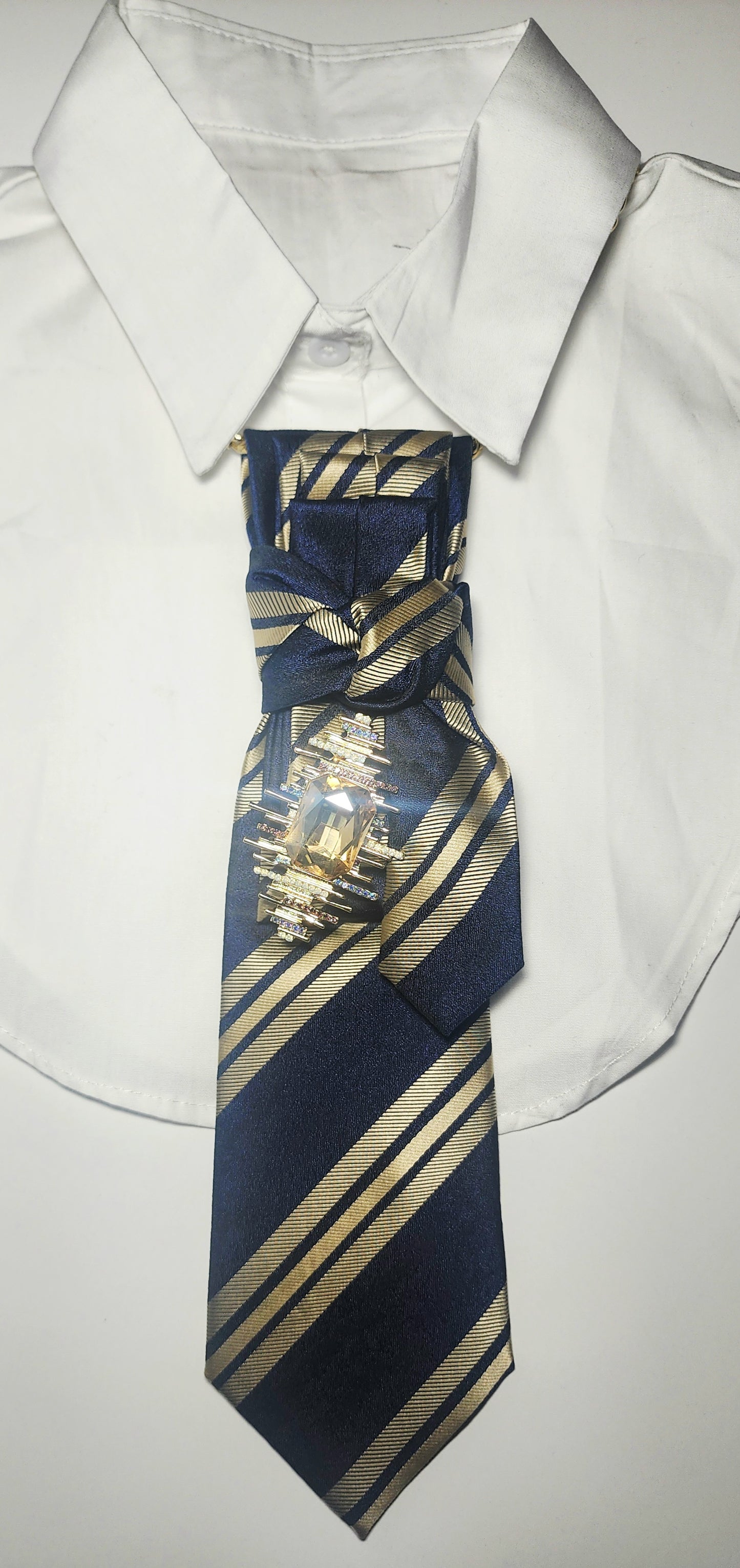 Tie Neclace