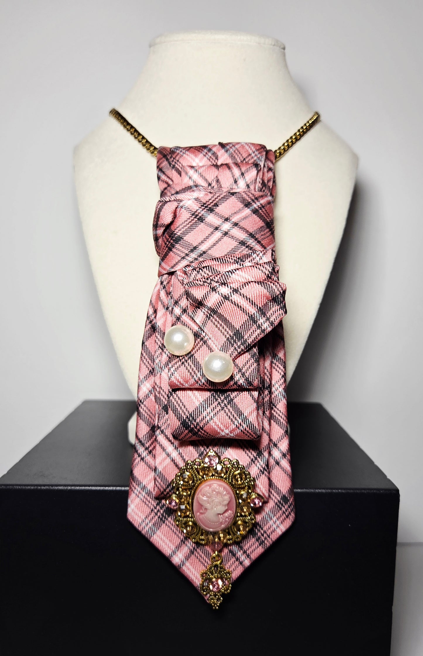 Tie Neclace