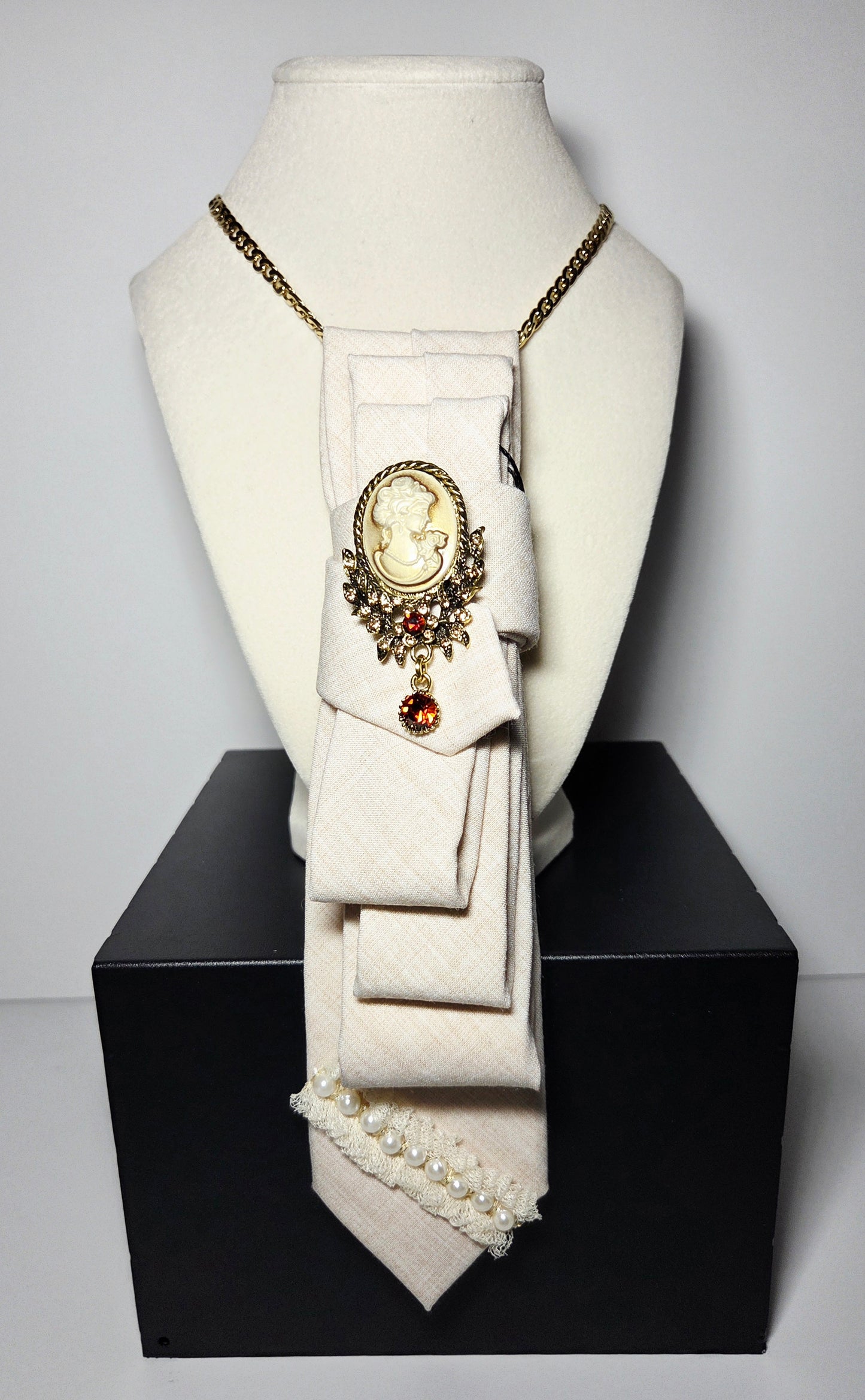 Tie Neclace