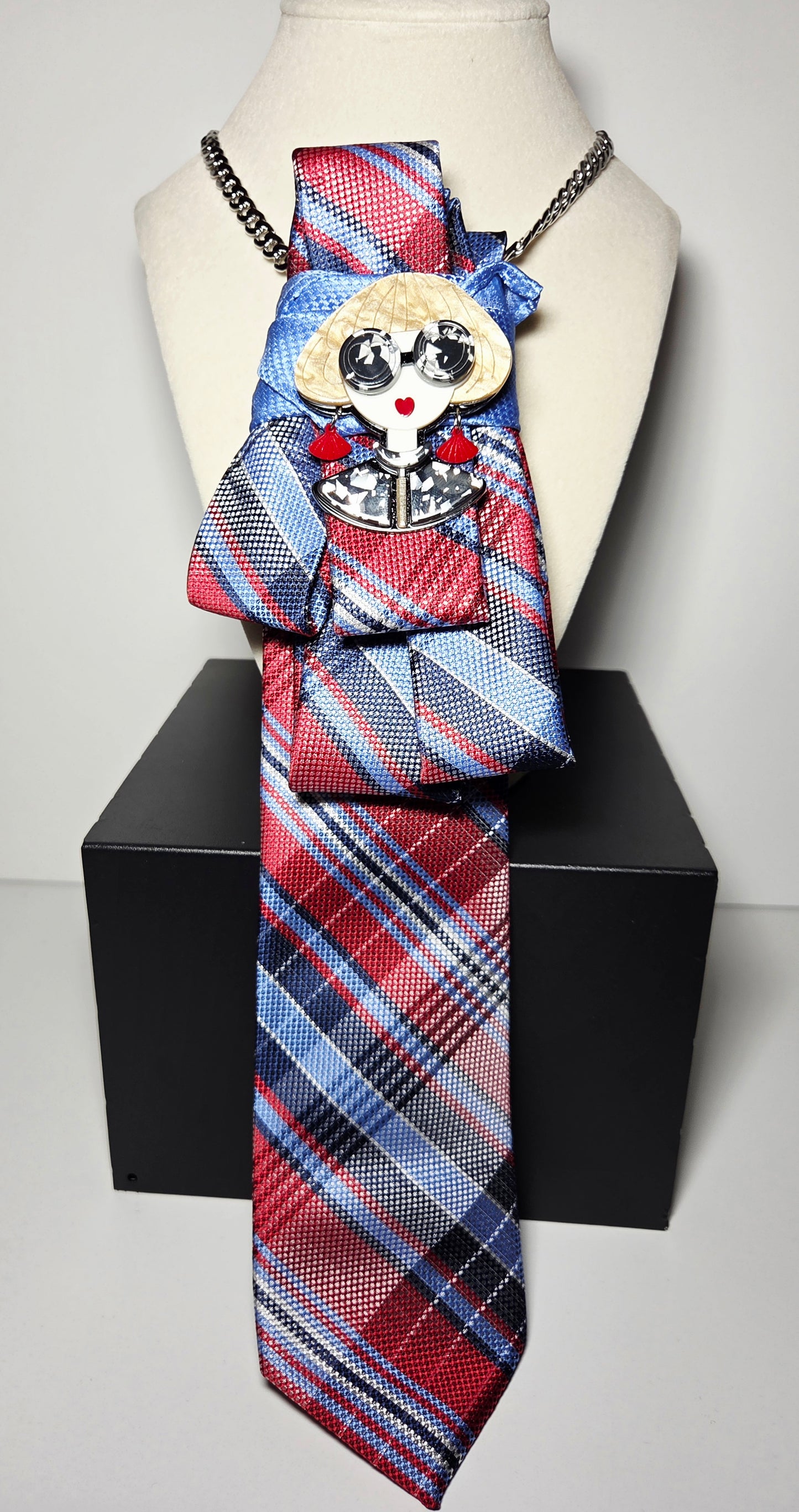 Tie Neclace