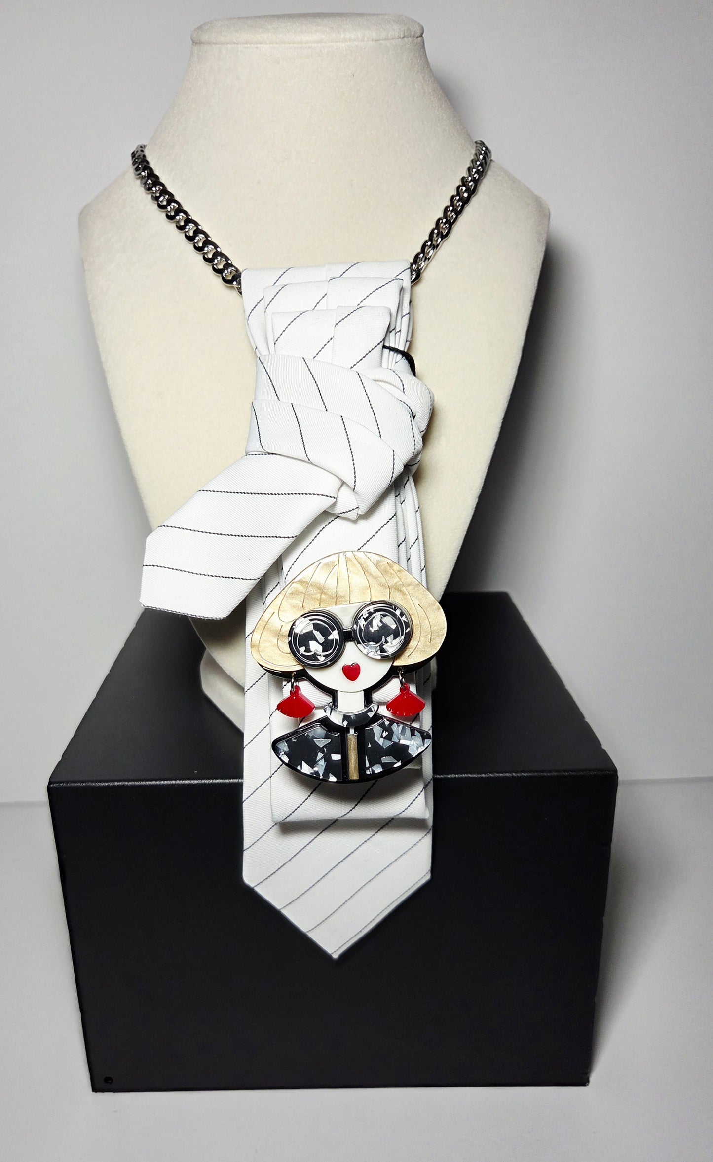 Tie Neclace