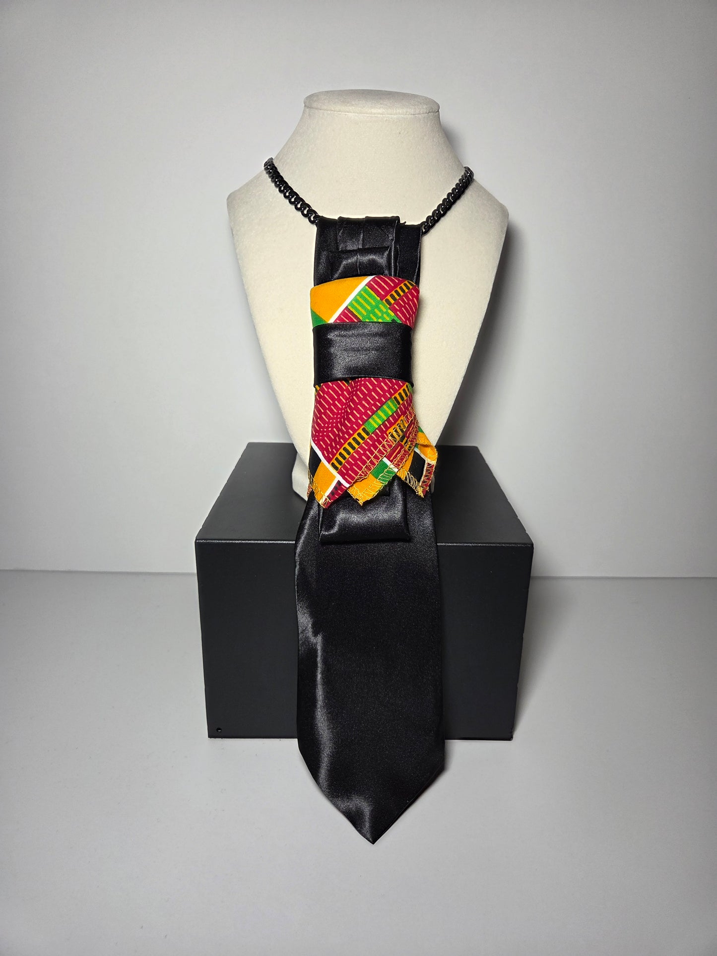 Tie Neclace