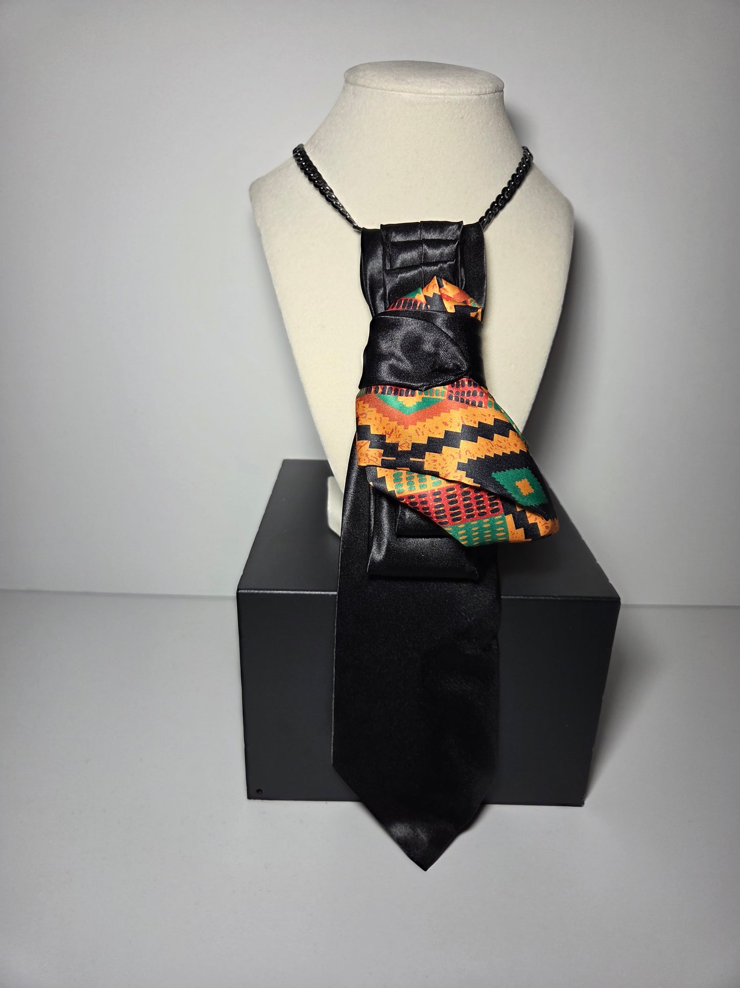 Tie Neclace