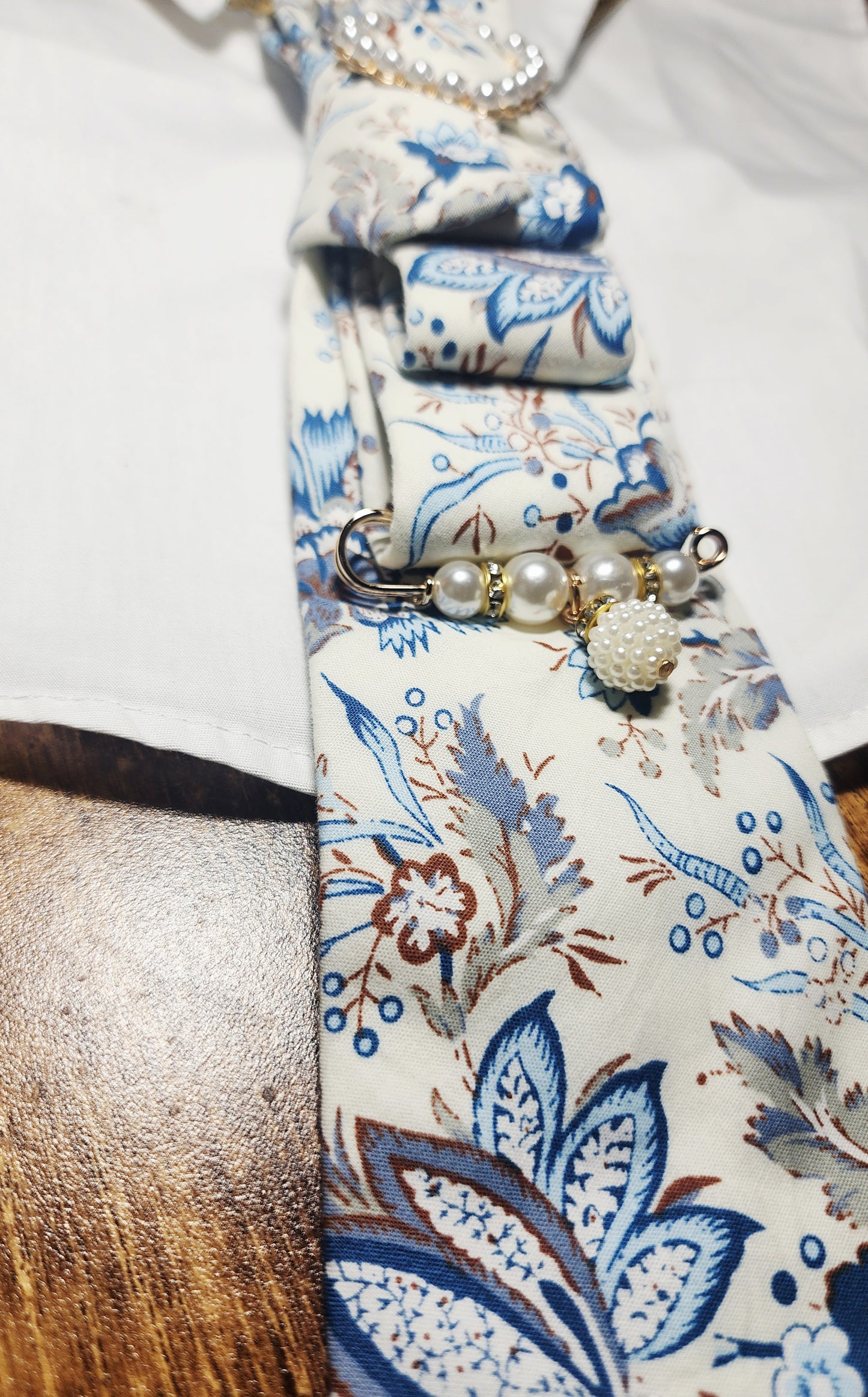 Tie Neclace