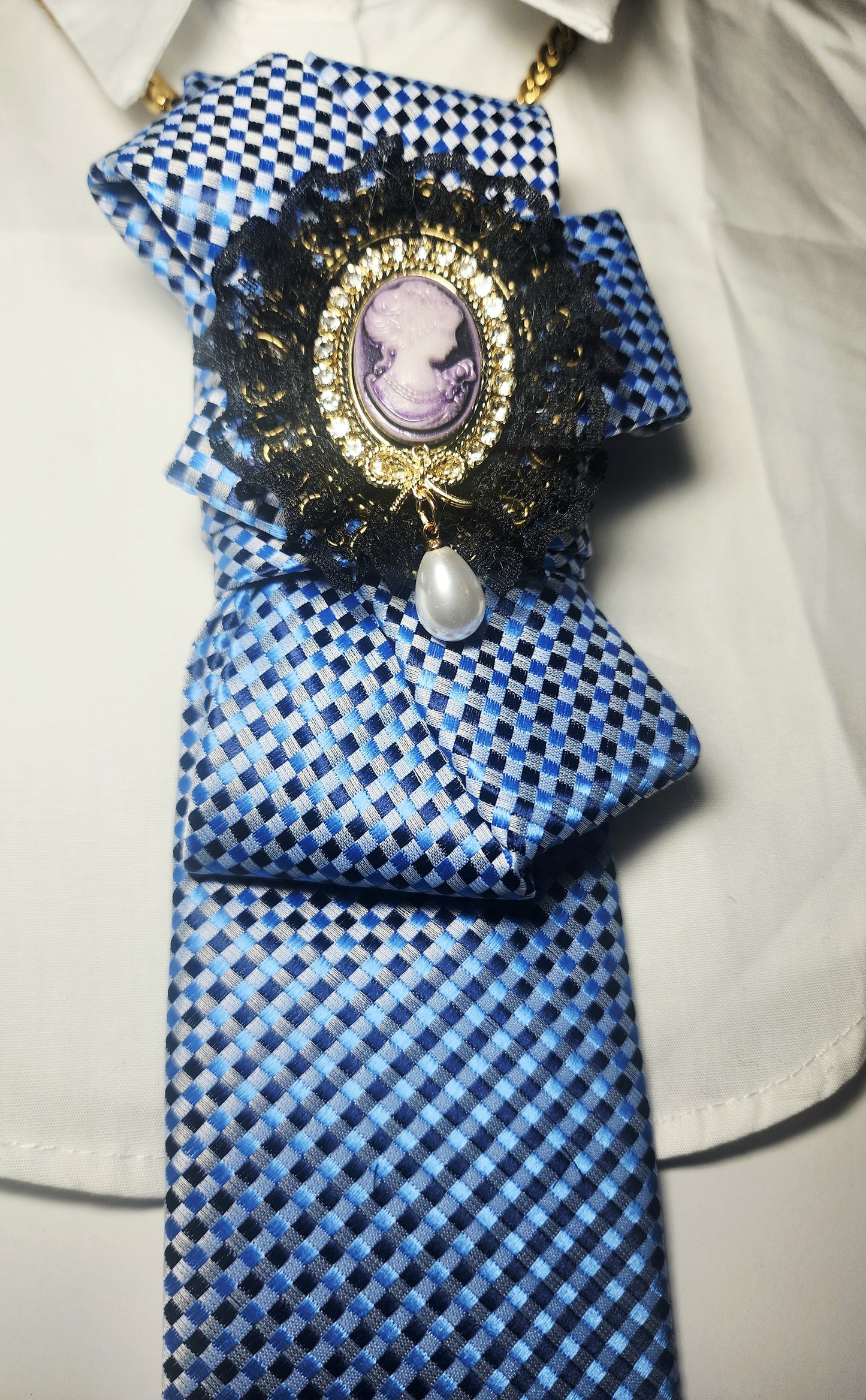 Tie Neclace