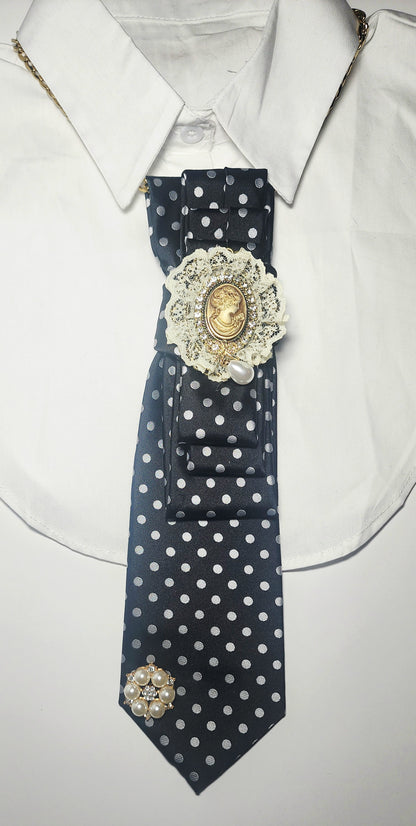 Tie Neclace