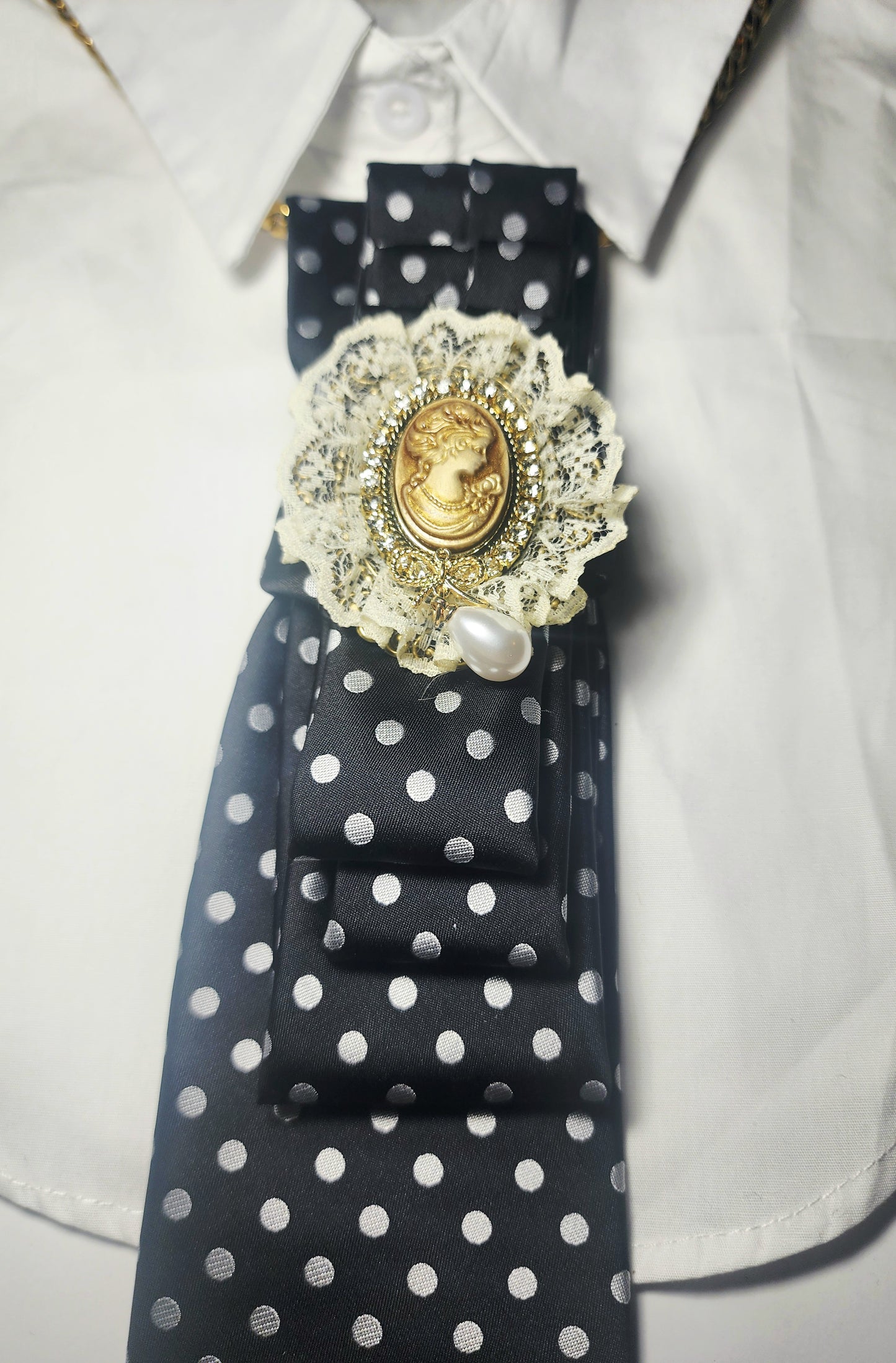 Tie Neclace