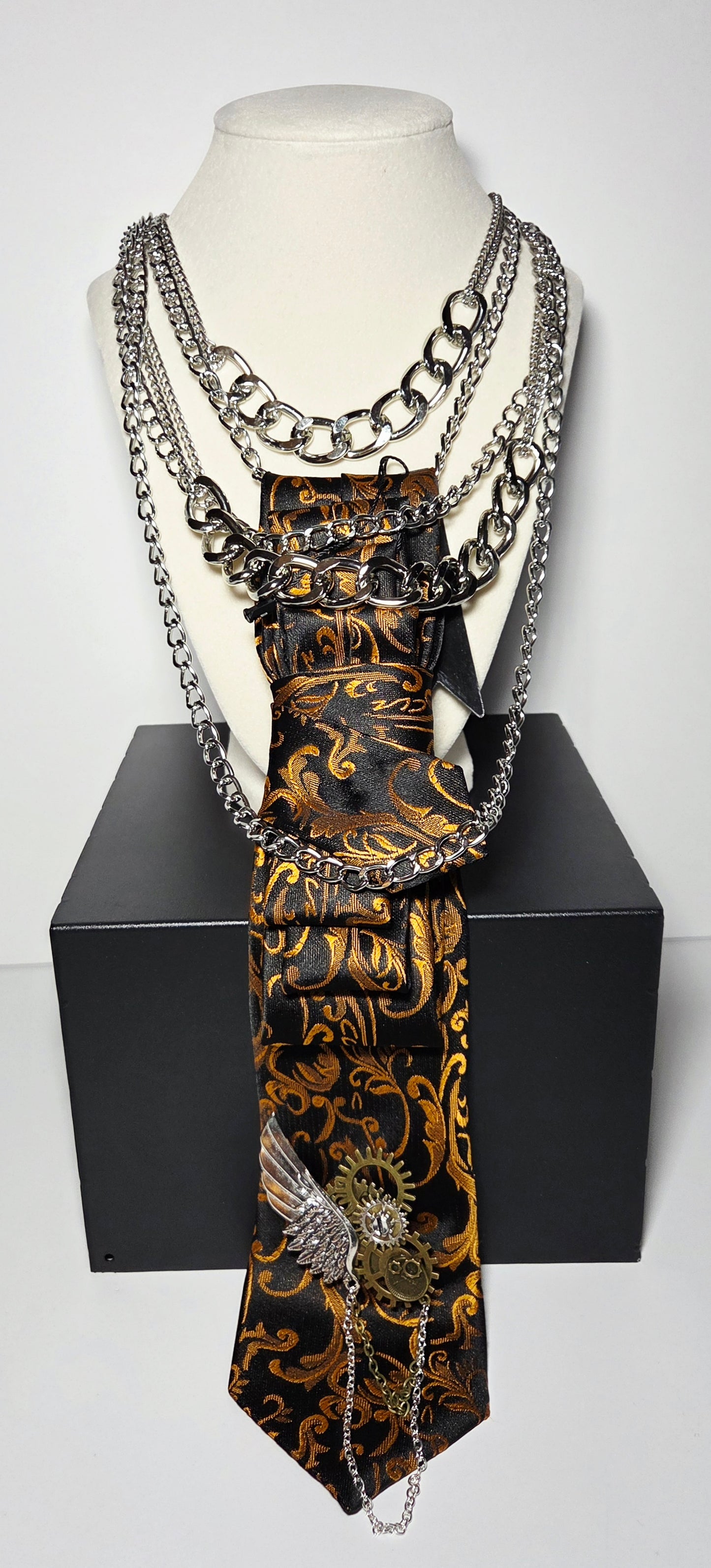 Tie Neclace