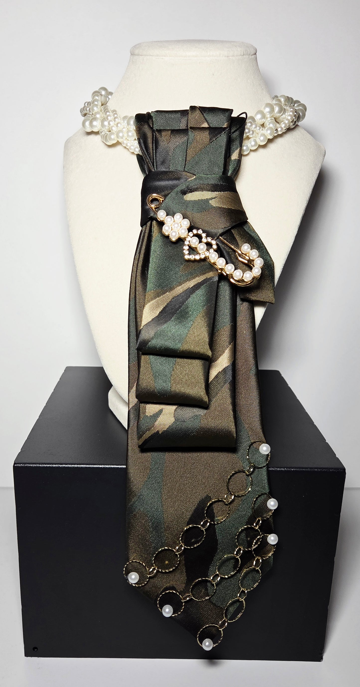 Tie Neclace