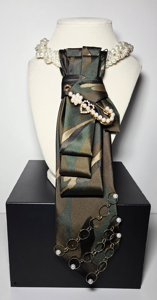 Tie Neclace