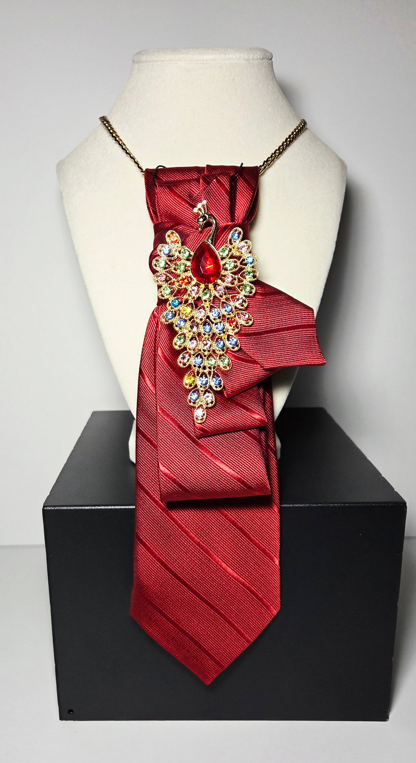 Tie Neclace