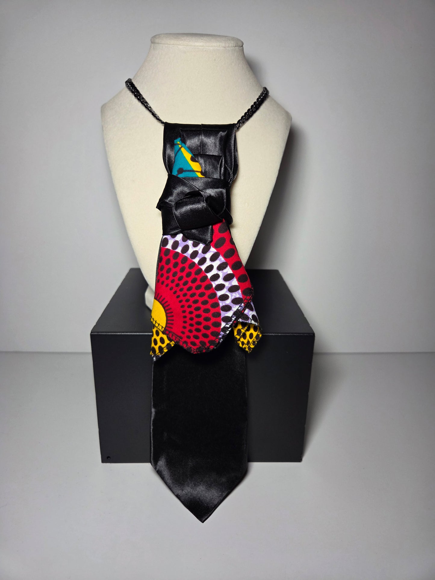 Tie Neclace