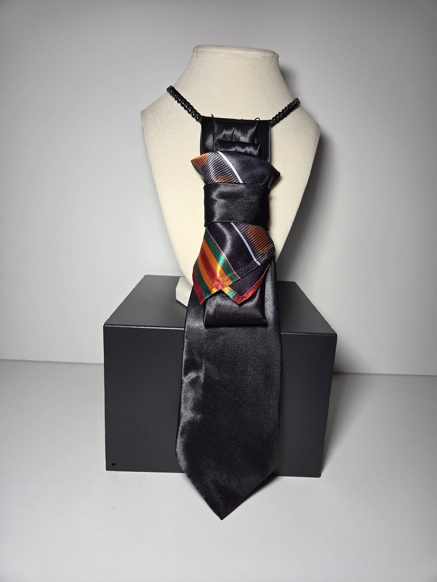 Tie Neclace